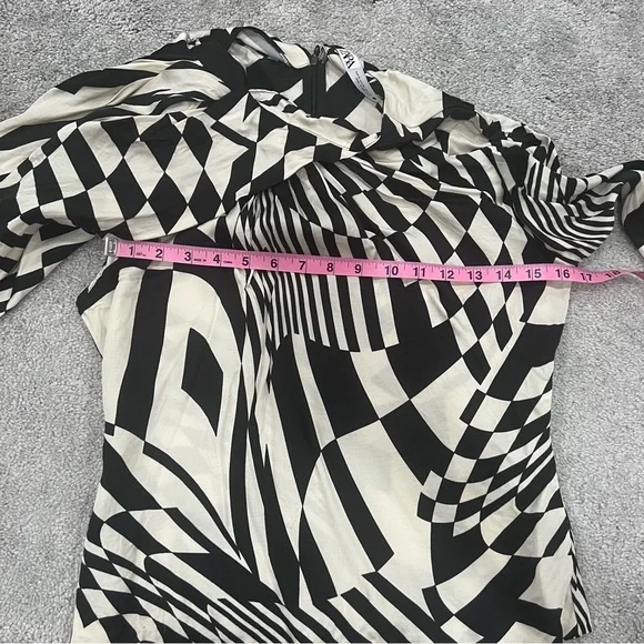 Zara Black and Ivory Pleated Top Women’s Sz M - Picture 9 of 10